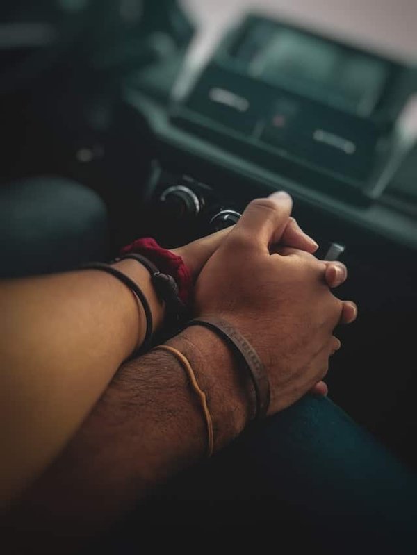 Comment choisir et porter avec style un bracelet de couple ?