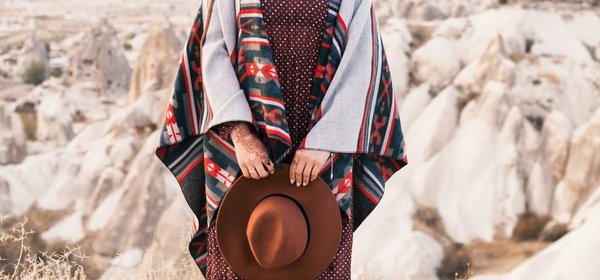 Comment les ponchos diffèrent-ils en termes de style et de design ?